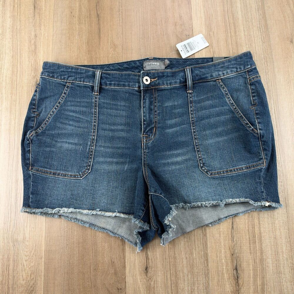 Torrid Women's 20 NWT Dark Cut Vintage Stretch High-Rise Jean Shorts
